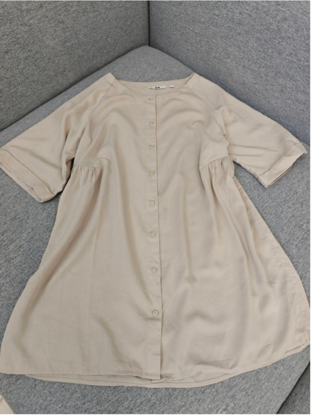 Women's UNIQLO Beige Button-Front Blouse M